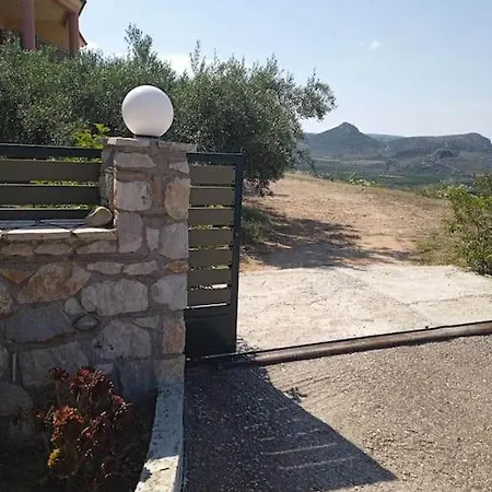 Holiday home σπίτι στη εξοχή Neon Roino