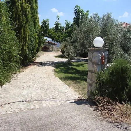 Holiday home σπίτι στη εξοχή Neon Roino